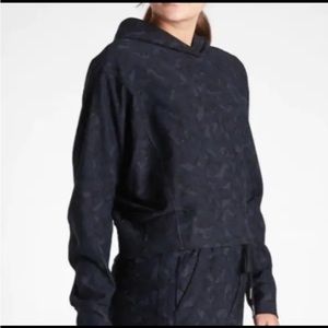 *4/$20* NWOT Athleta Navy Camo Farallon Cropped XX-Small